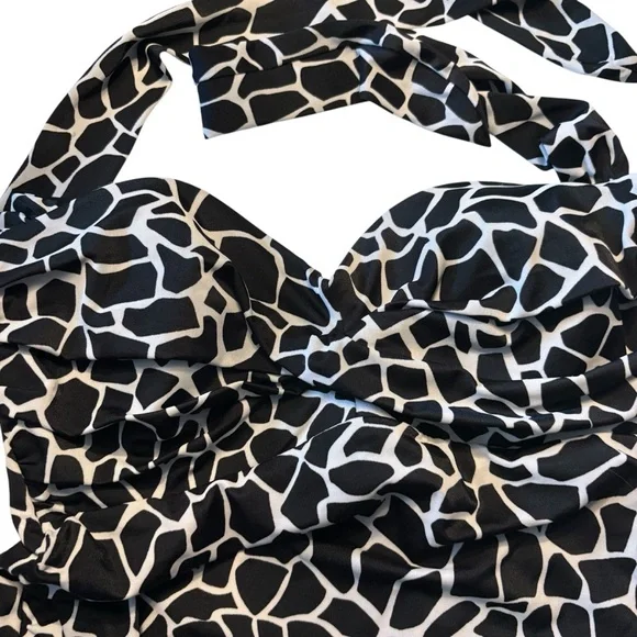 MIRACLESUIT Giraffe/Animal Print Tankini Halter Swimsuit Top in B/W Size 12 - Picture 3 of 10